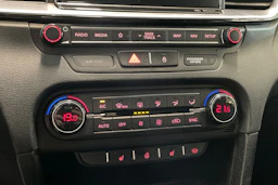 valkoinen Kia ProCeed 2019 kuva 27.