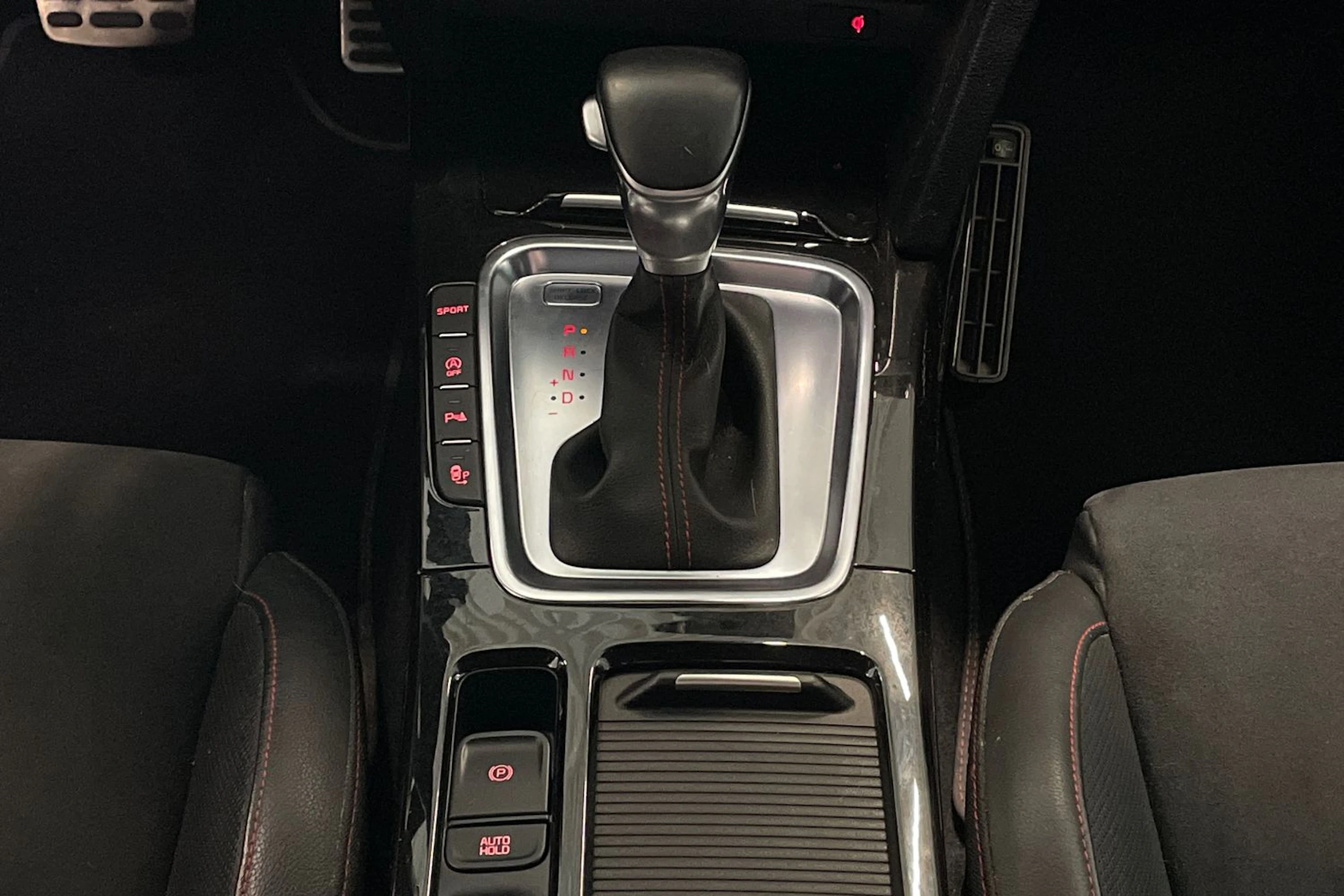 valkoinen Kia ProCeed 2019 kuva 29.