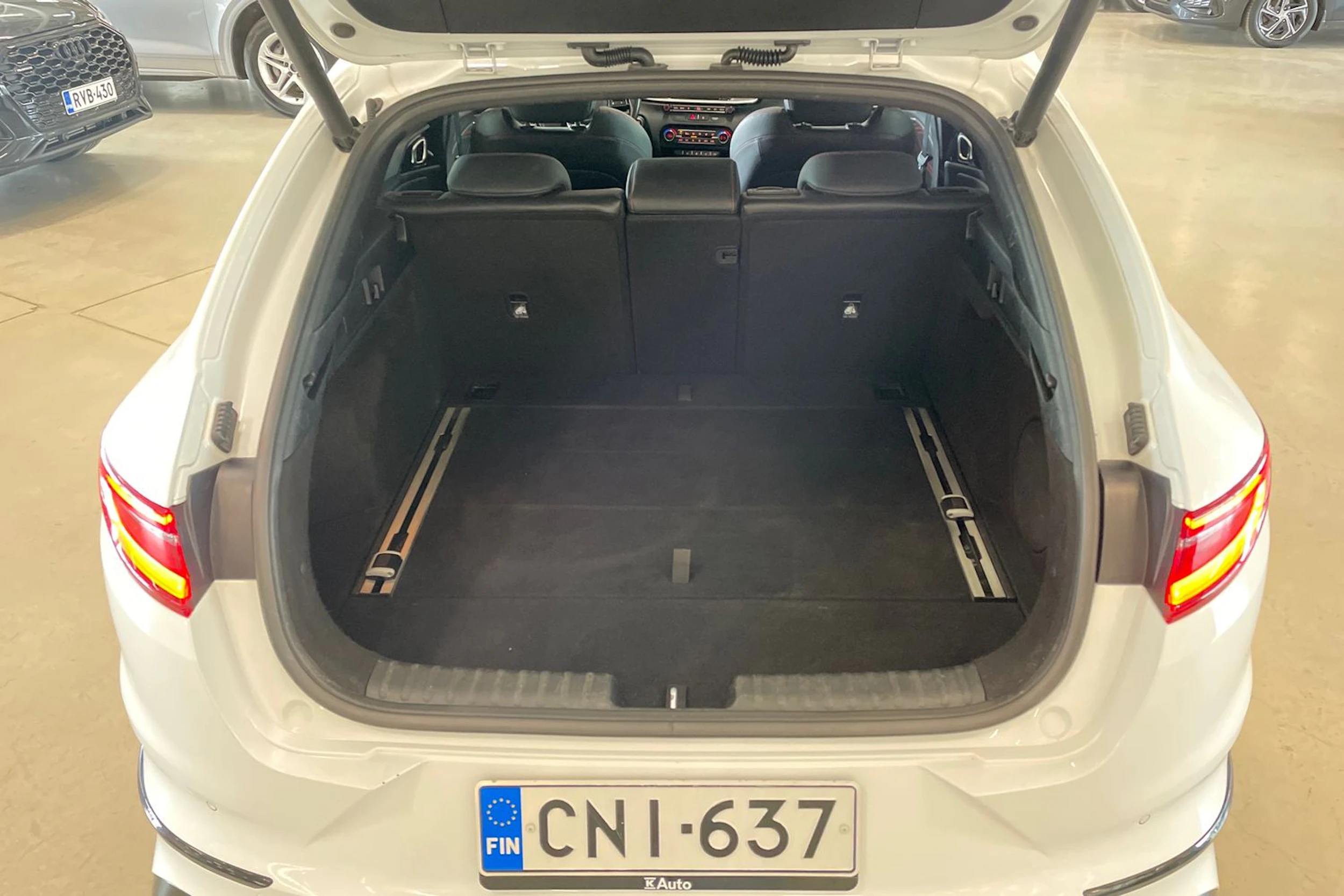 valkoinen Kia ProCeed 2019 kuva 34.