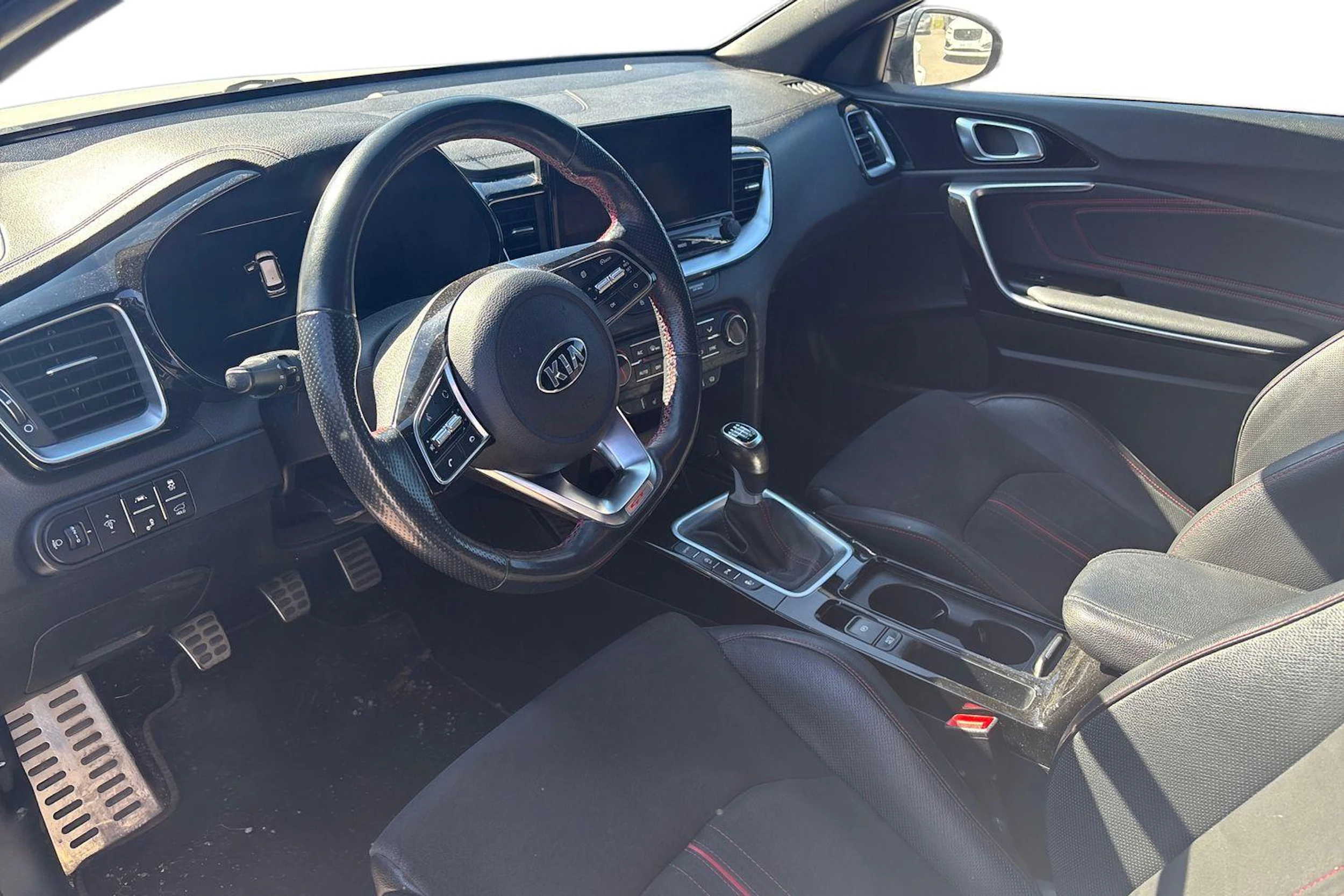 valkoinen Kia ProCeed 2019 kuva 3.