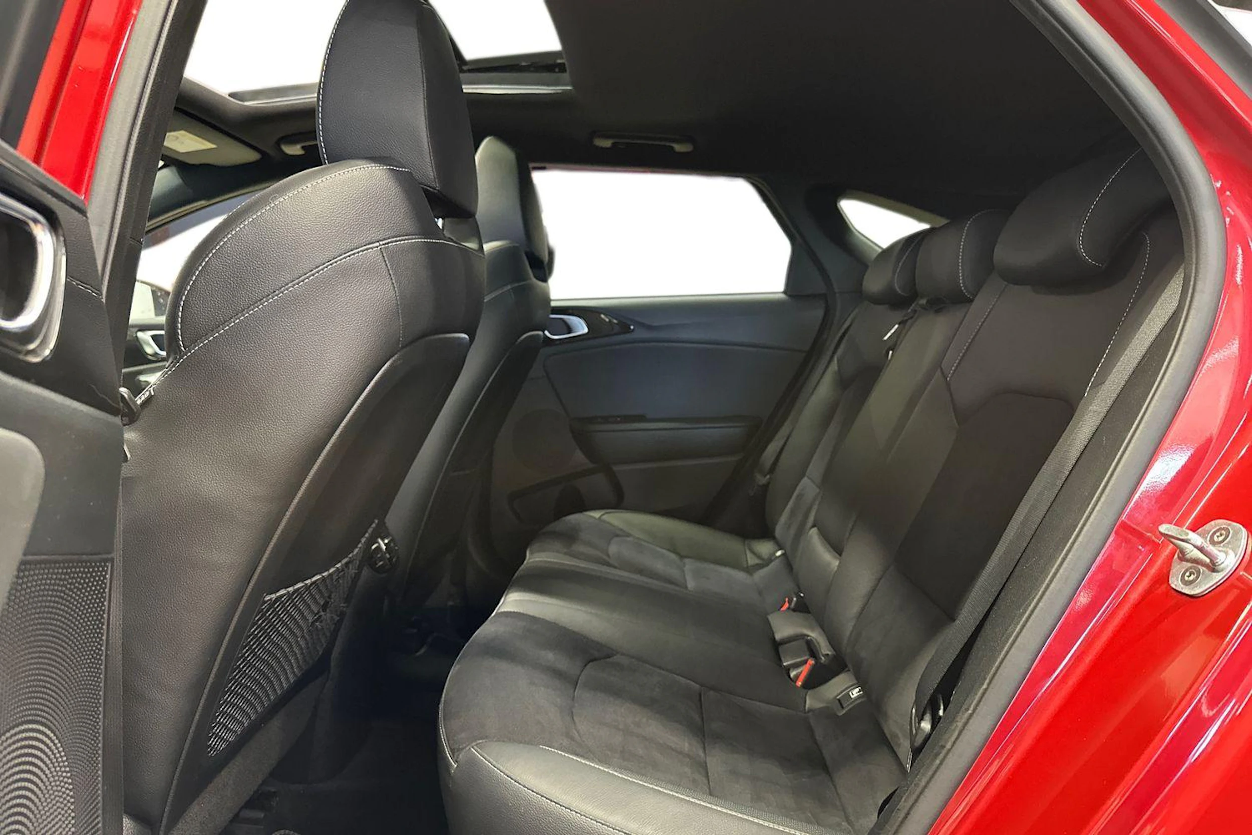 punainen Kia ProCeed 2020 kuva 8.