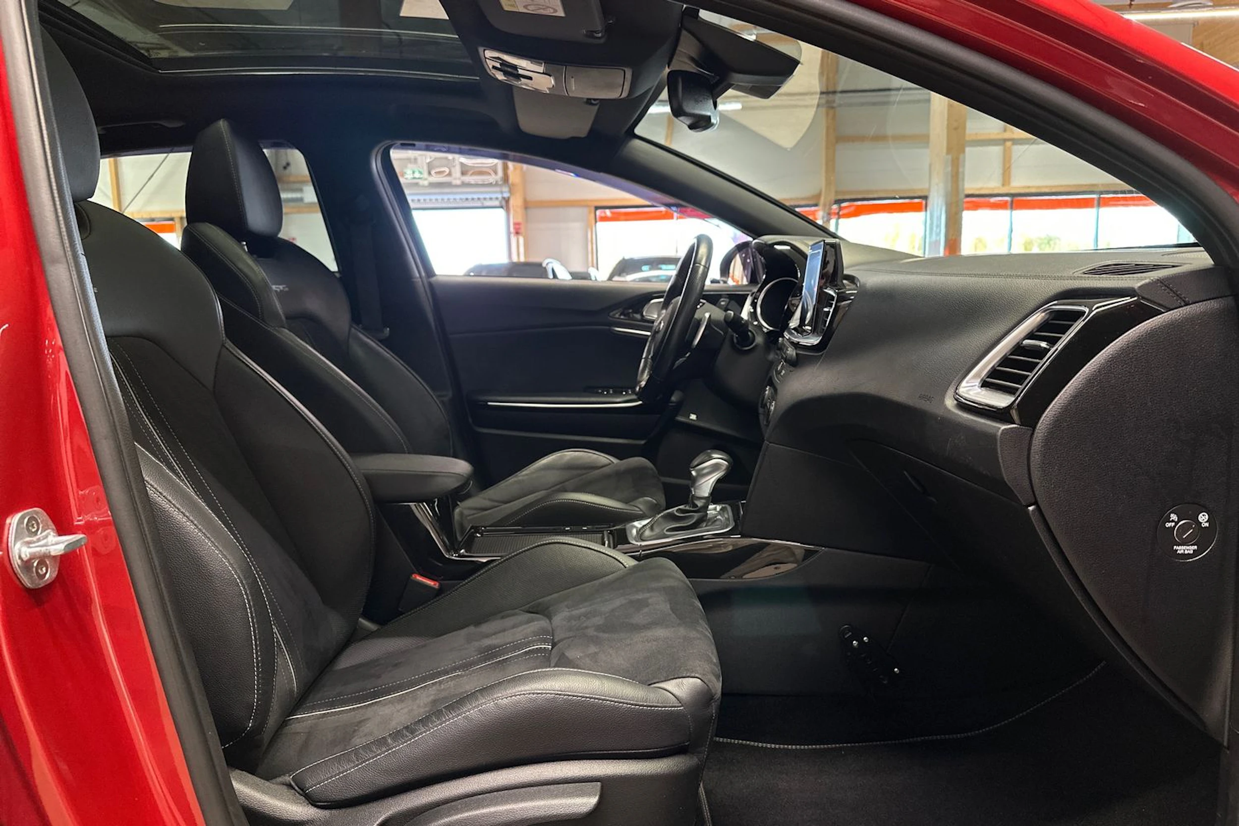 punainen Kia ProCeed 2020 kuva 11.