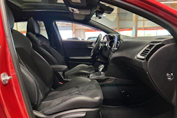 punainen Kia ProCeed 2020 kuva 11.