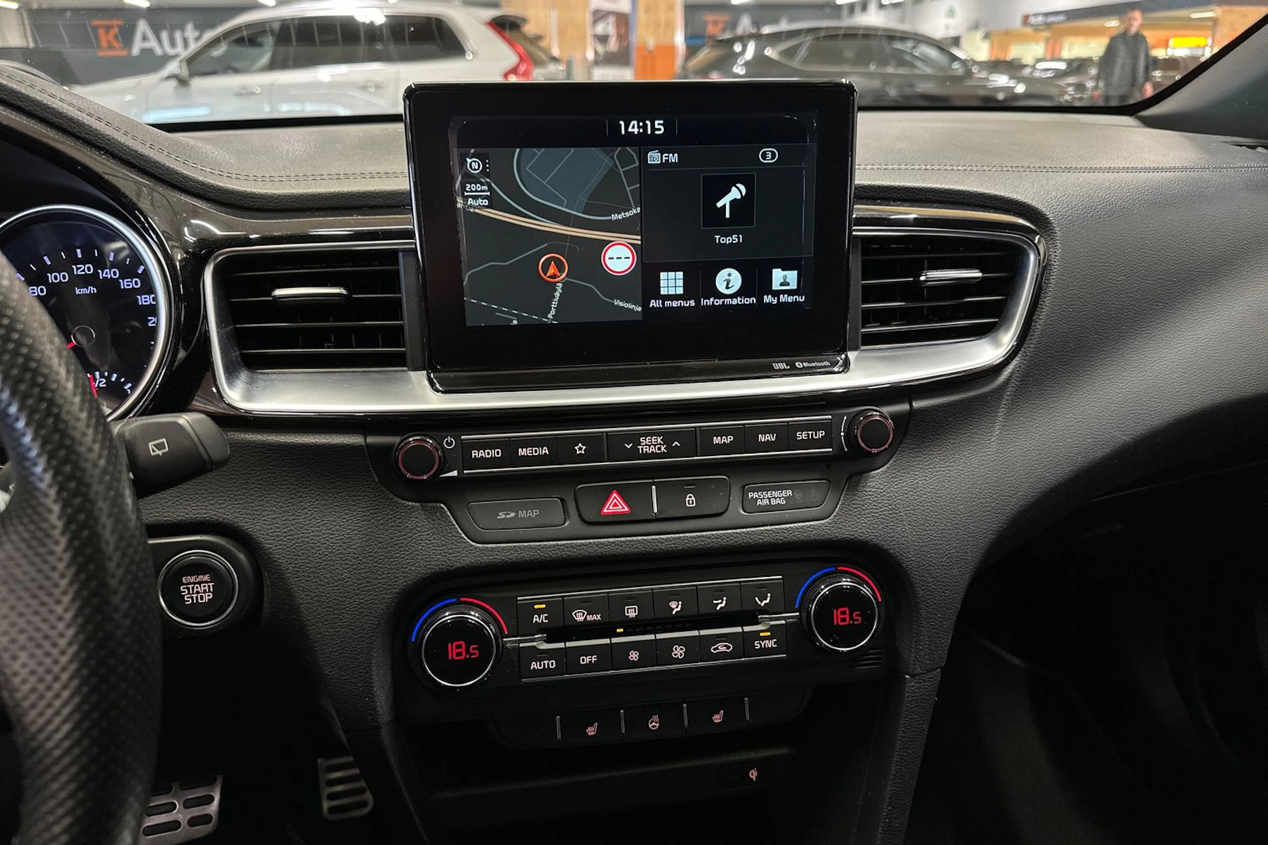 punainen Kia ProCeed 2020 kuva 20.
