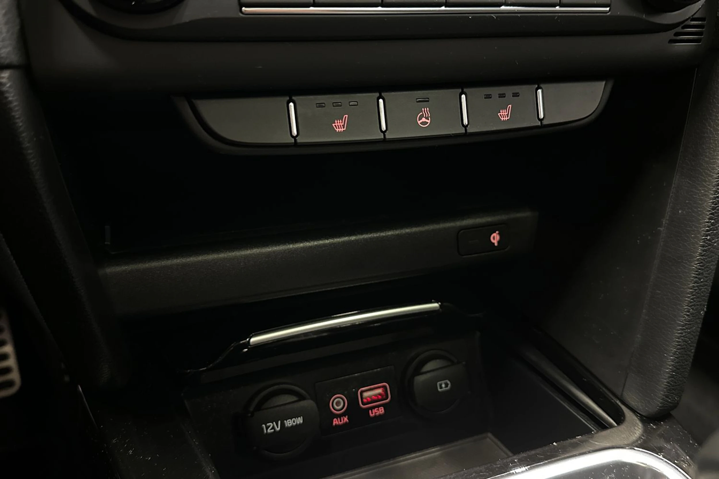 punainen Kia ProCeed 2020 kuva 21.
