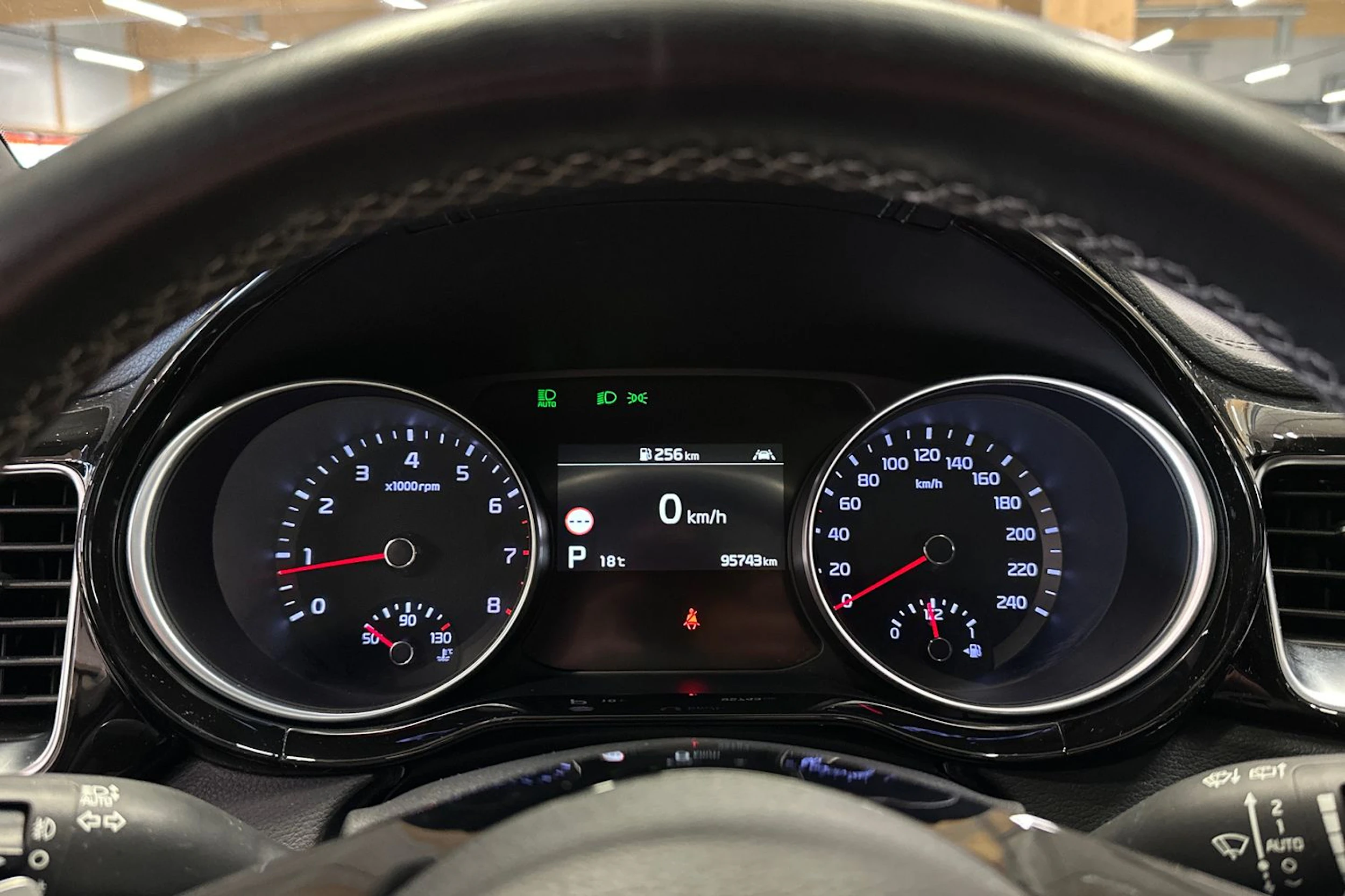 punainen Kia ProCeed 2020 kuva 23.