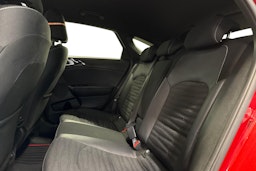 punainen Kia ProCeed 2022 kuva 10.