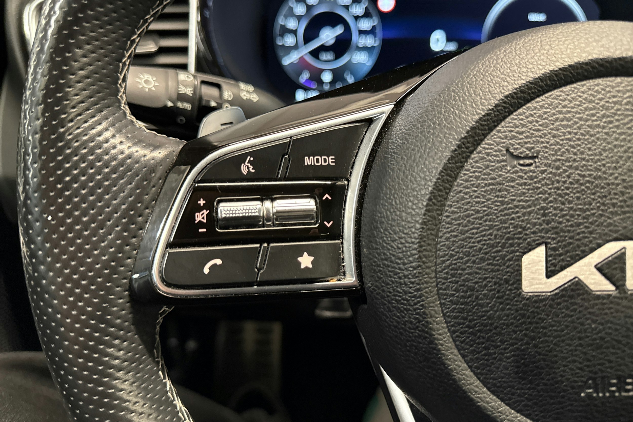 punainen Kia ProCeed 2022 kuva 16.