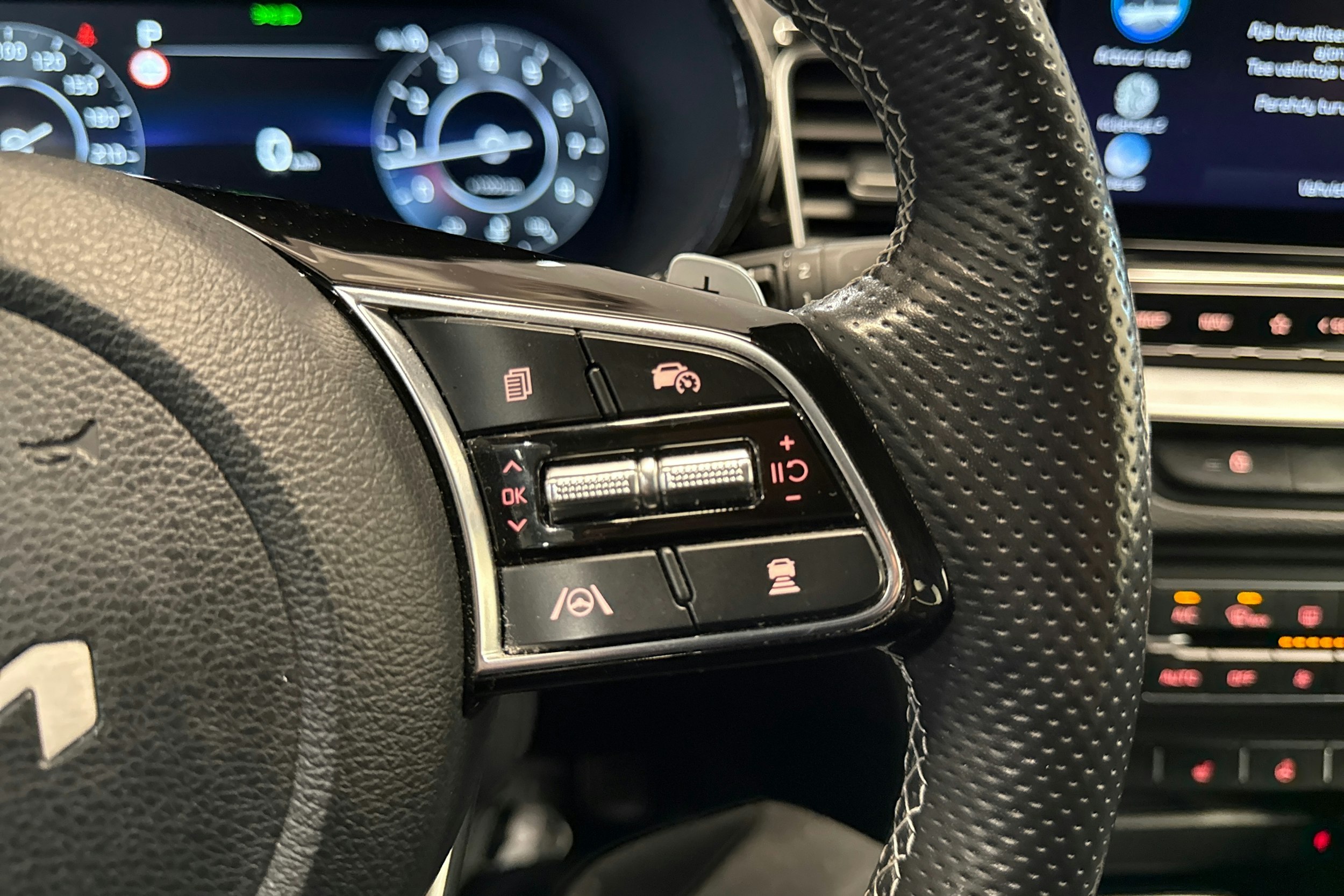 punainen Kia ProCeed 2022 kuva 17.