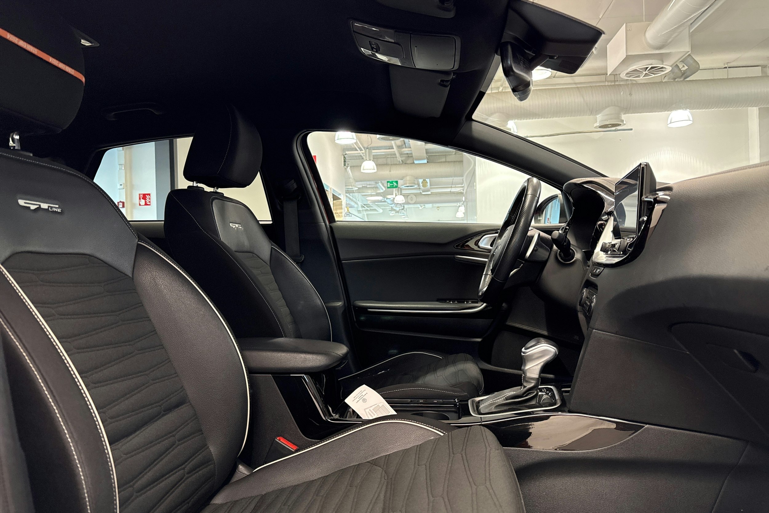 punainen Kia ProCeed 2022 kuva 23.