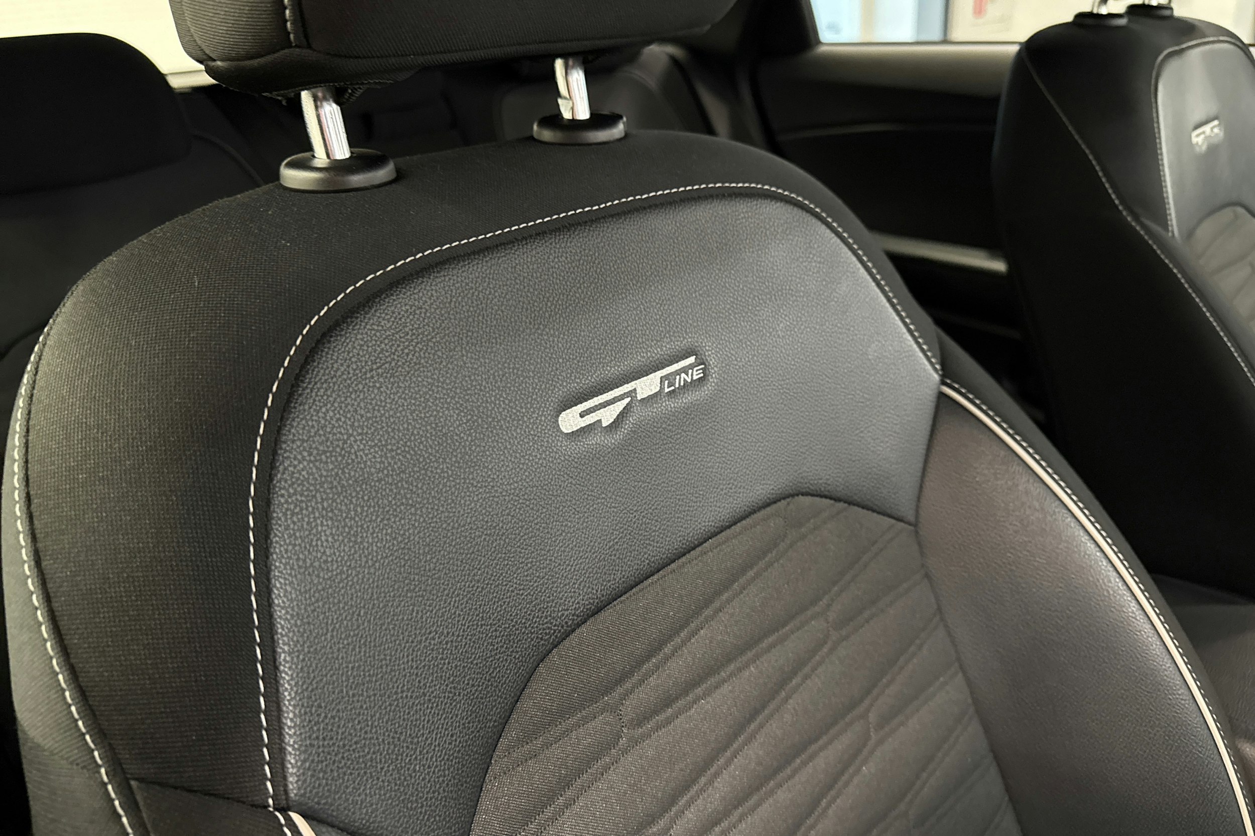 punainen Kia ProCeed 2022 kuva 24.