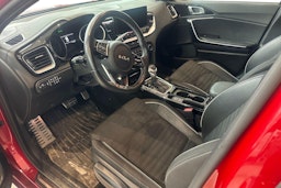 punainen Kia ProCeed 2023 kuva 3.
