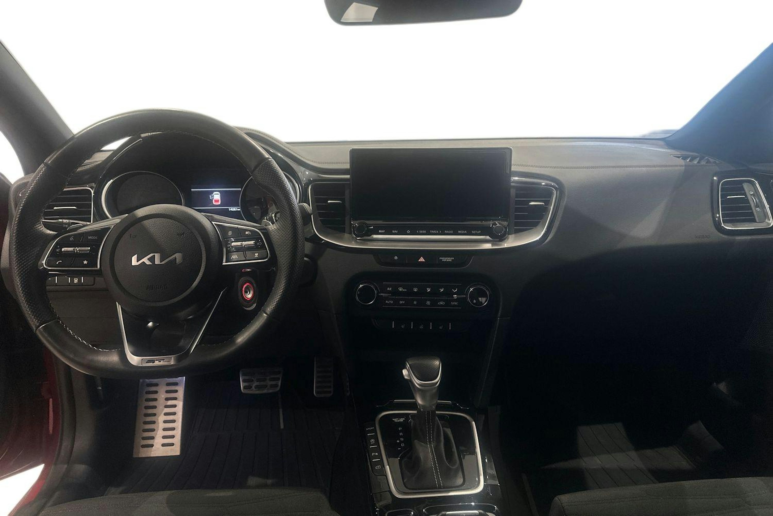 punainen Kia ProCeed 2024 kuva 9.