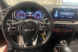 punainen Kia ProCeed 2024 kuva 15.