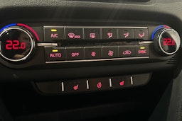 punainen Kia ProCeed 2024 kuva 18.