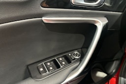 punainen Kia ProCeed 2024 kuva 20.