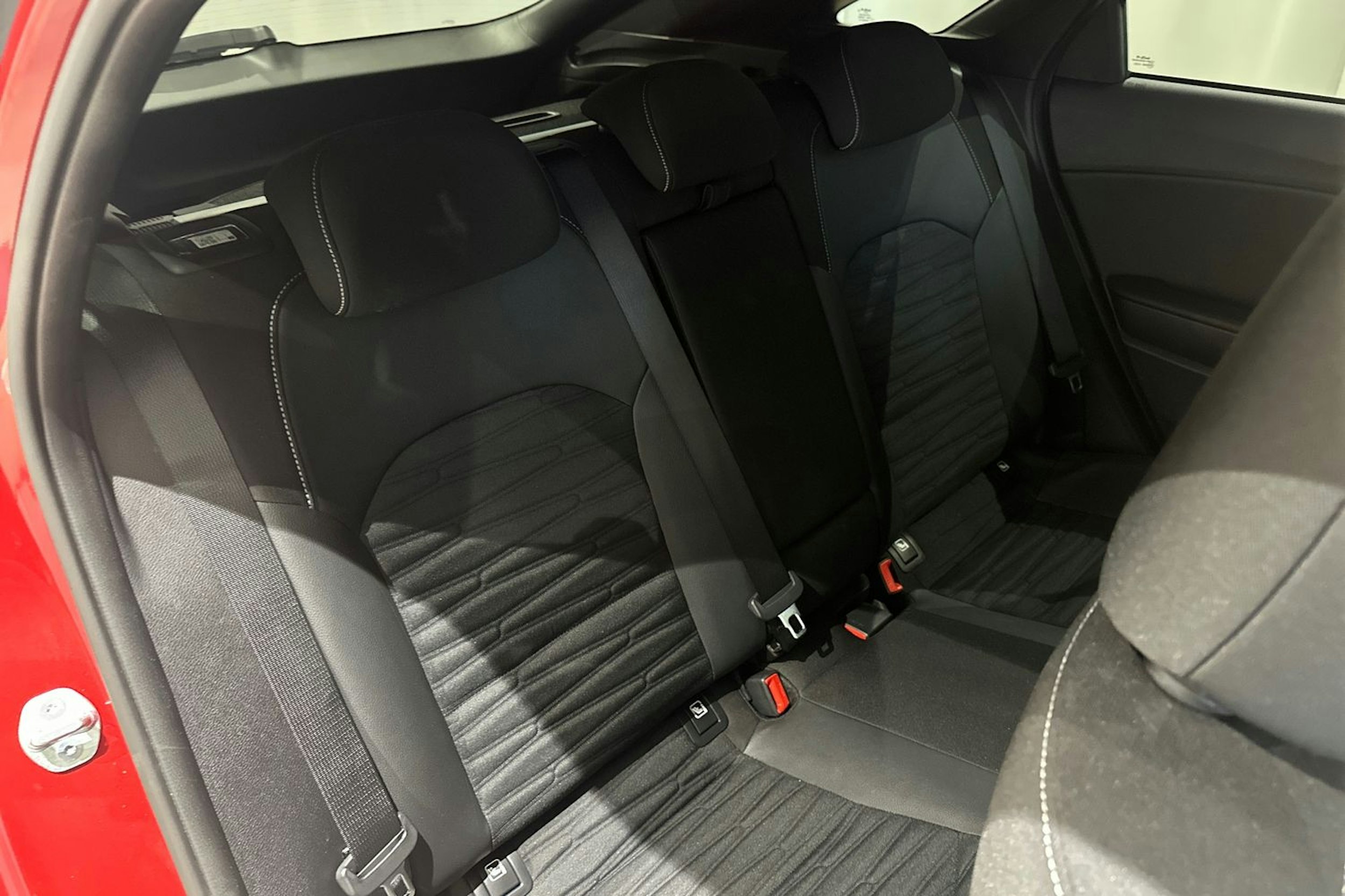 punainen Kia ProCeed 2024 kuva 23.