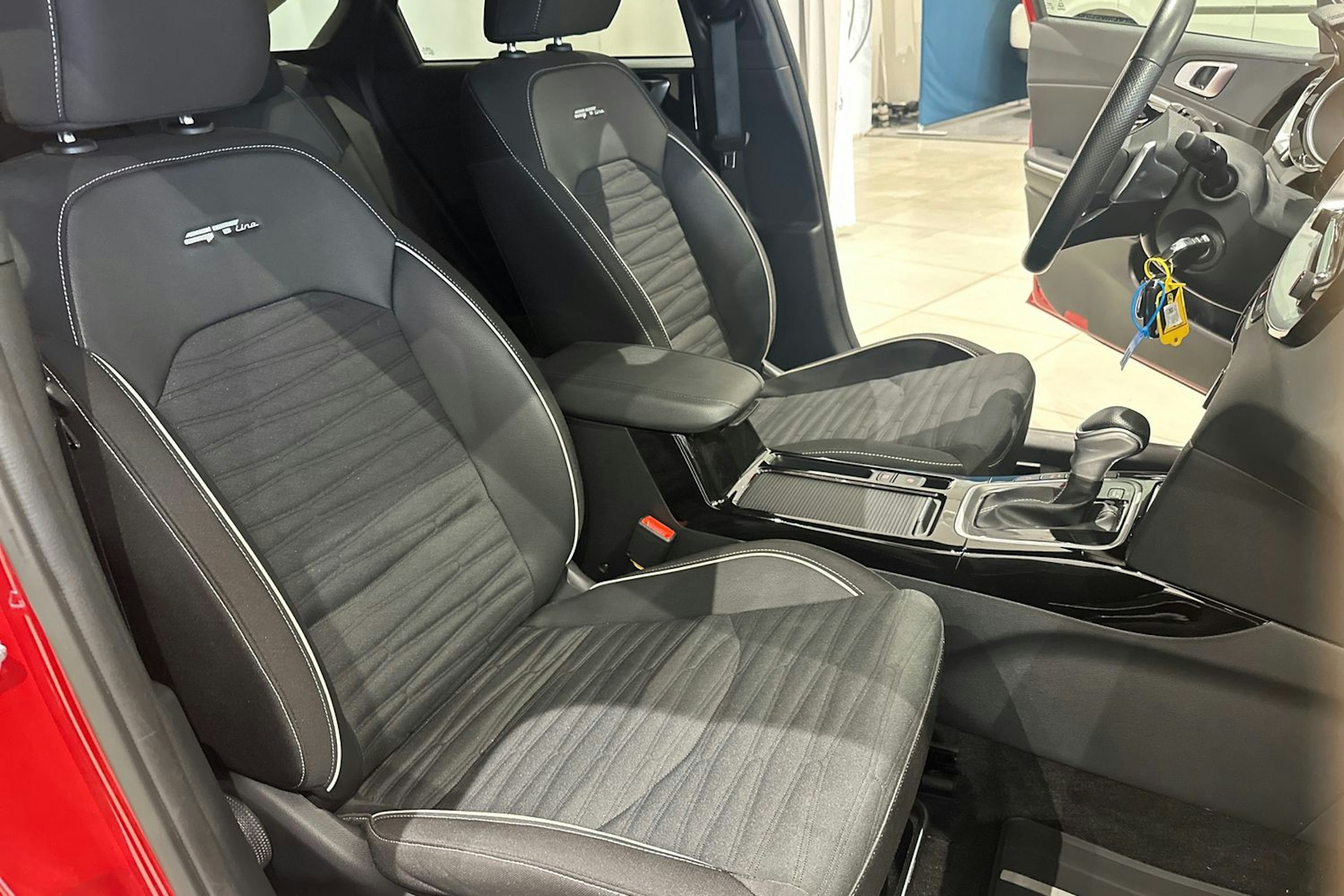 punainen Kia ProCeed 2024 kuva 24.