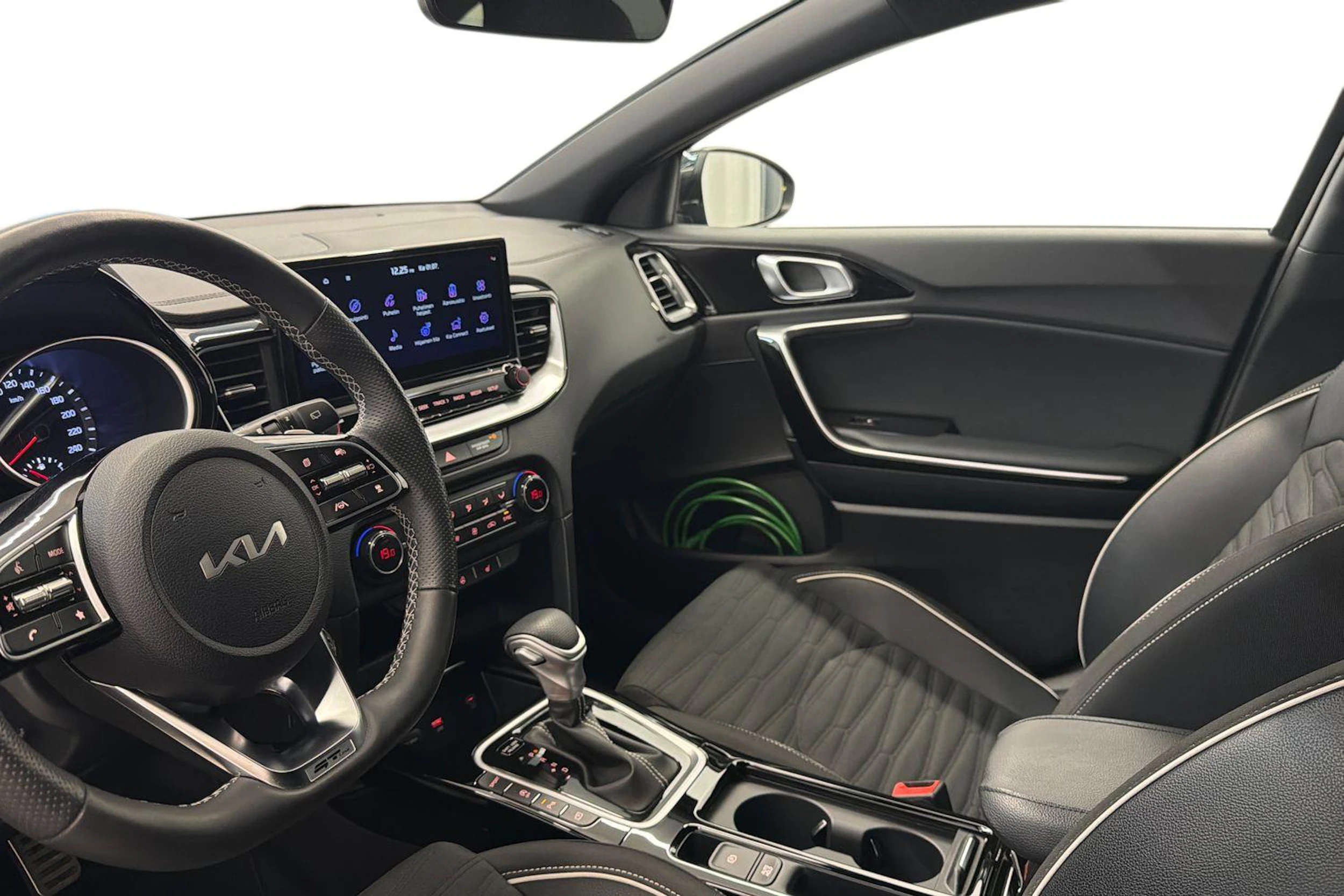 musta Kia ProCeed 2024 kuva 6.