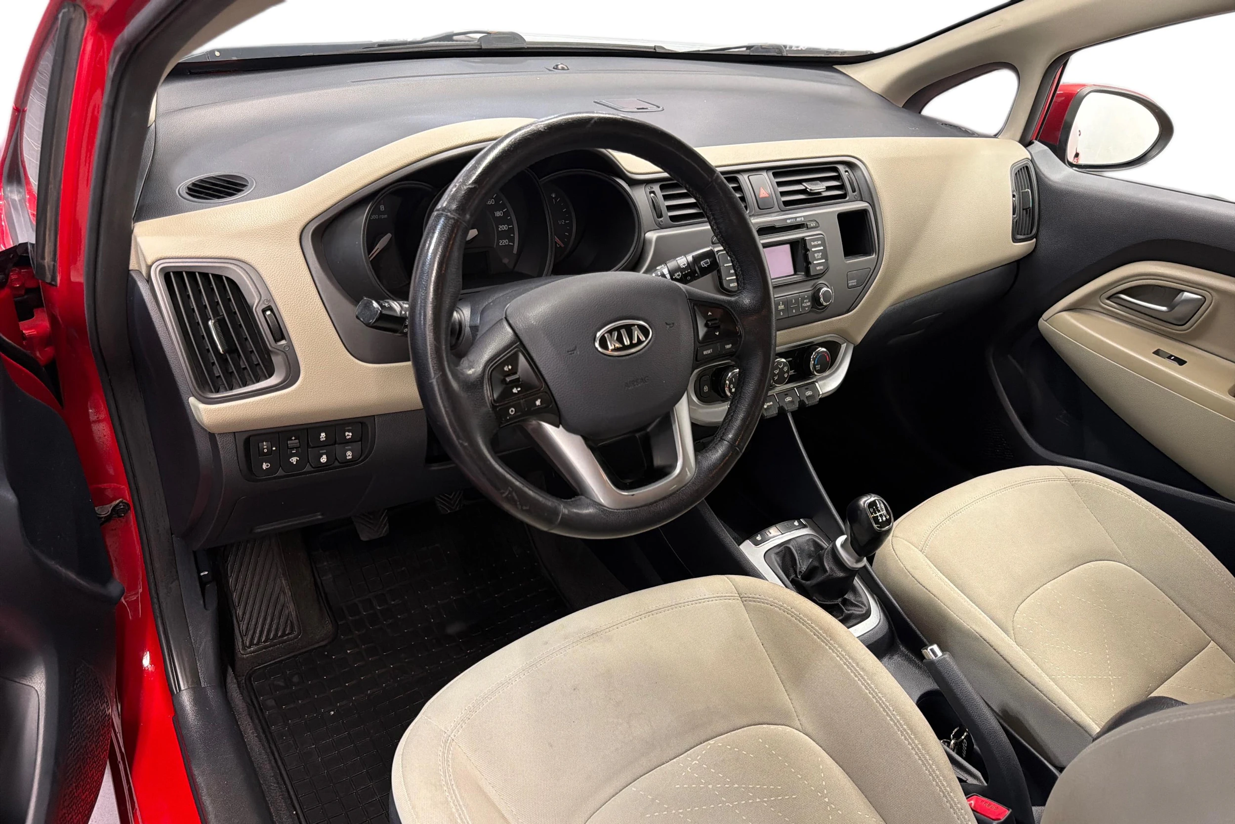 Punainen Kia Rio 2012 kuva 6.