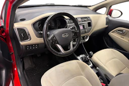 Punainen Kia Rio 2012 kuva 6.
