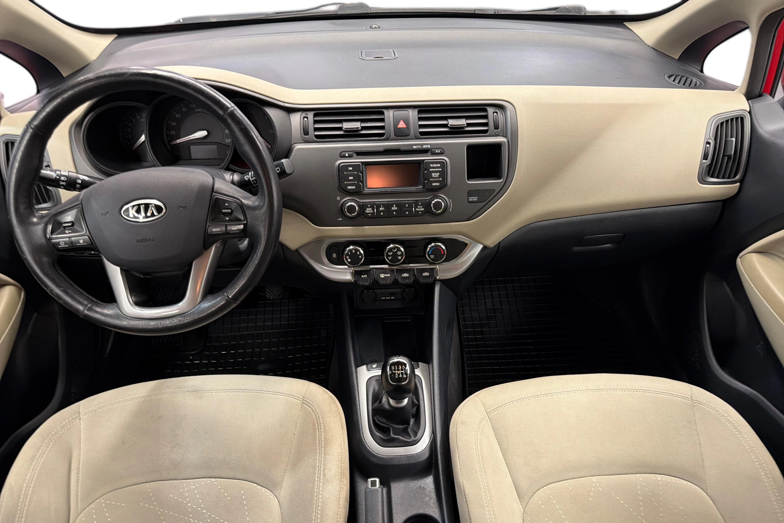 Punainen Kia Rio 2012 kuva 7.