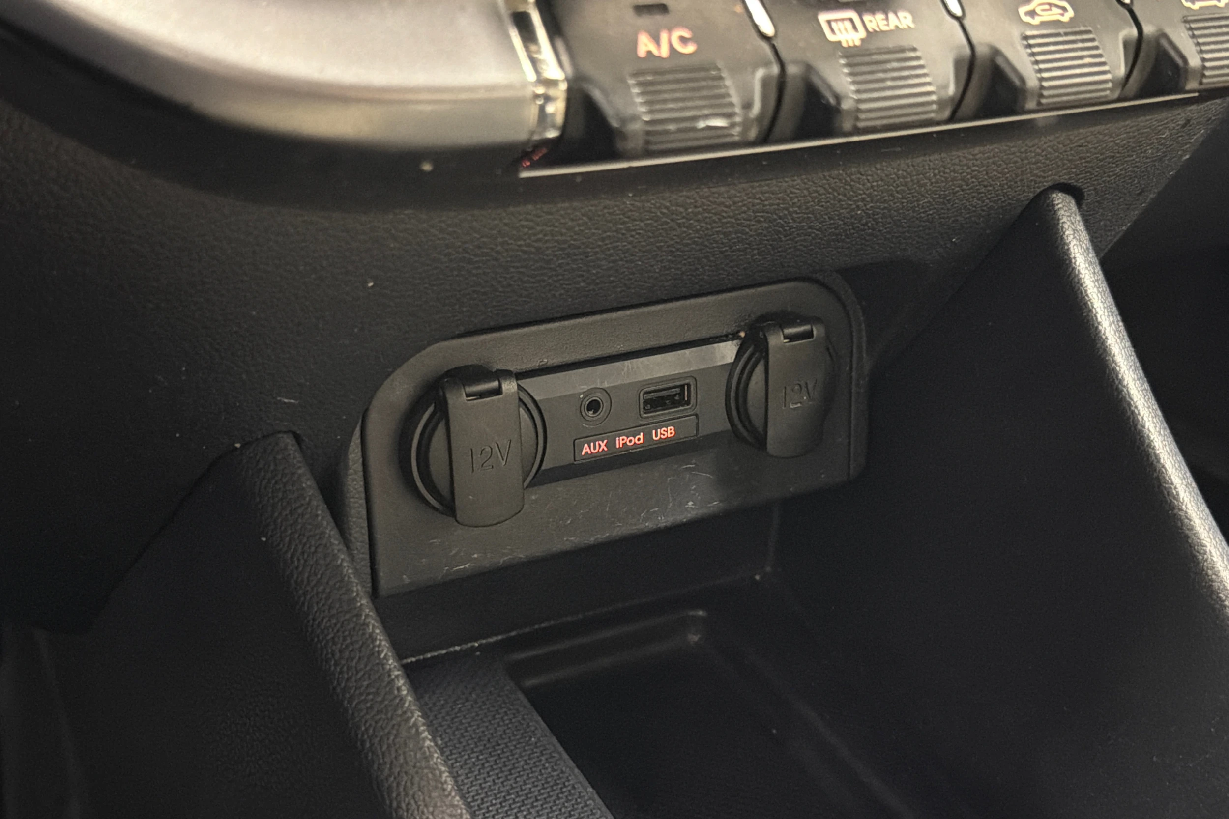 Punainen Kia Rio 2012 kuva 14.