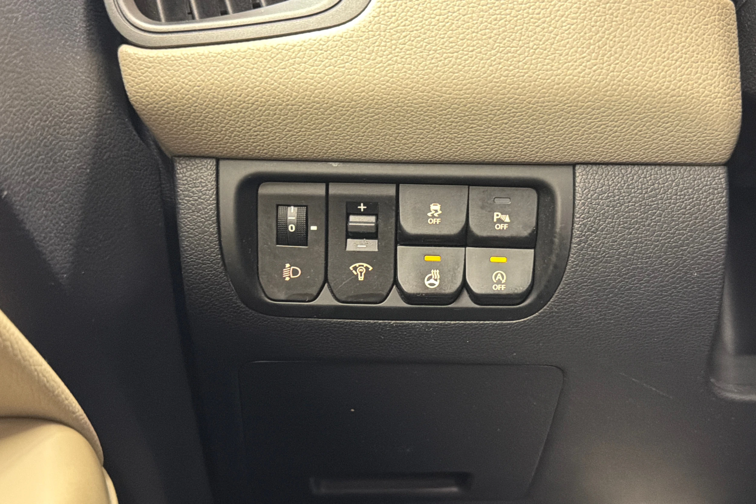 Punainen Kia Rio 2012 kuva 16.
