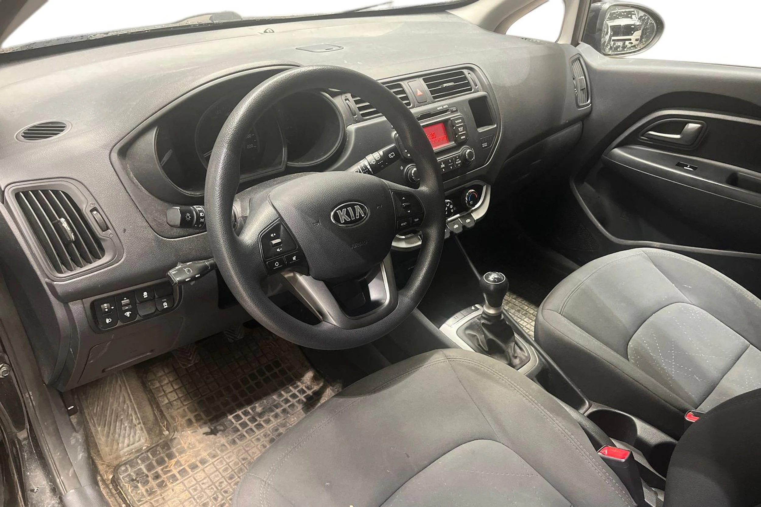 Musta Kia Rio 2013 kuva 3.