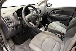 Musta Kia Rio 2013 kuva 6.