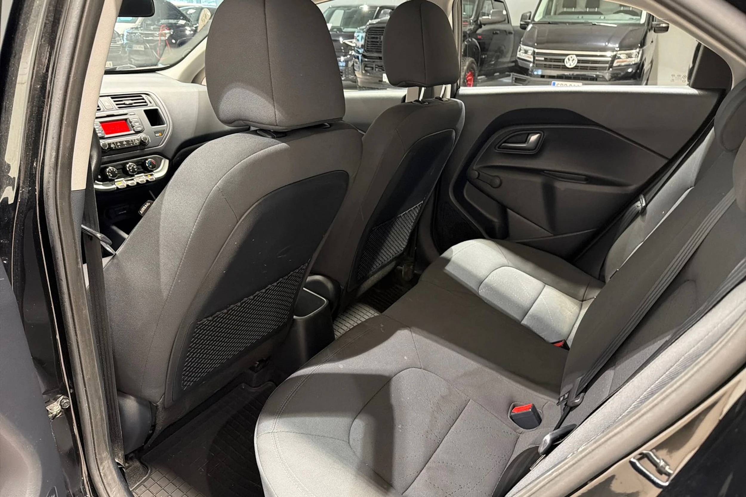Musta Kia Rio 2013 kuva 11.