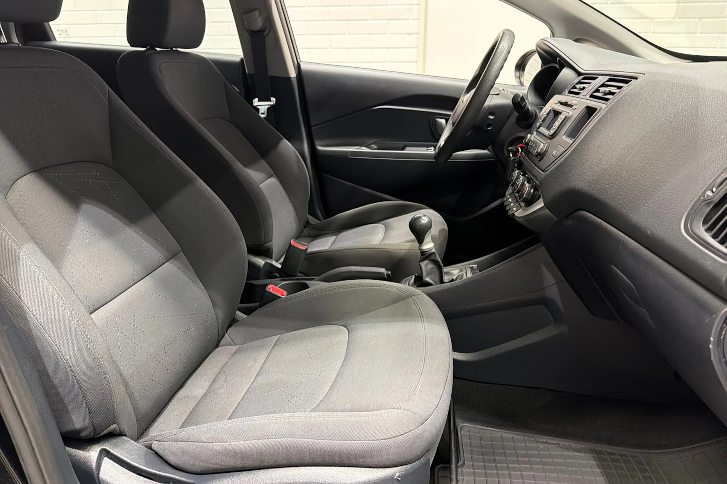 Musta Kia Rio 2013 kuva 20.