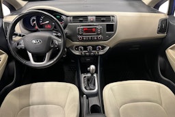 sininen Kia Rio 2013 kuva 9.