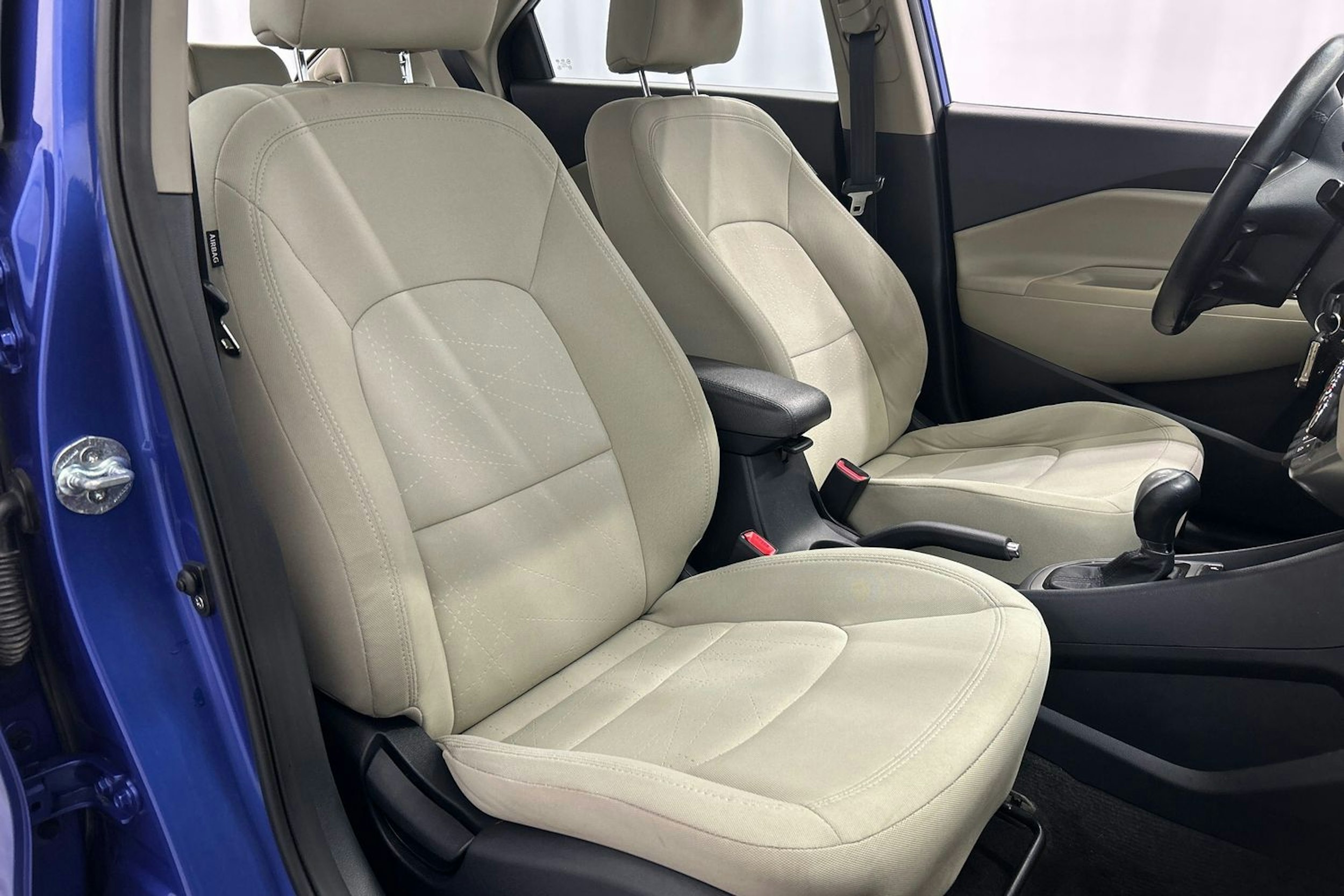 sininen Kia Rio 2013 kuva 14.