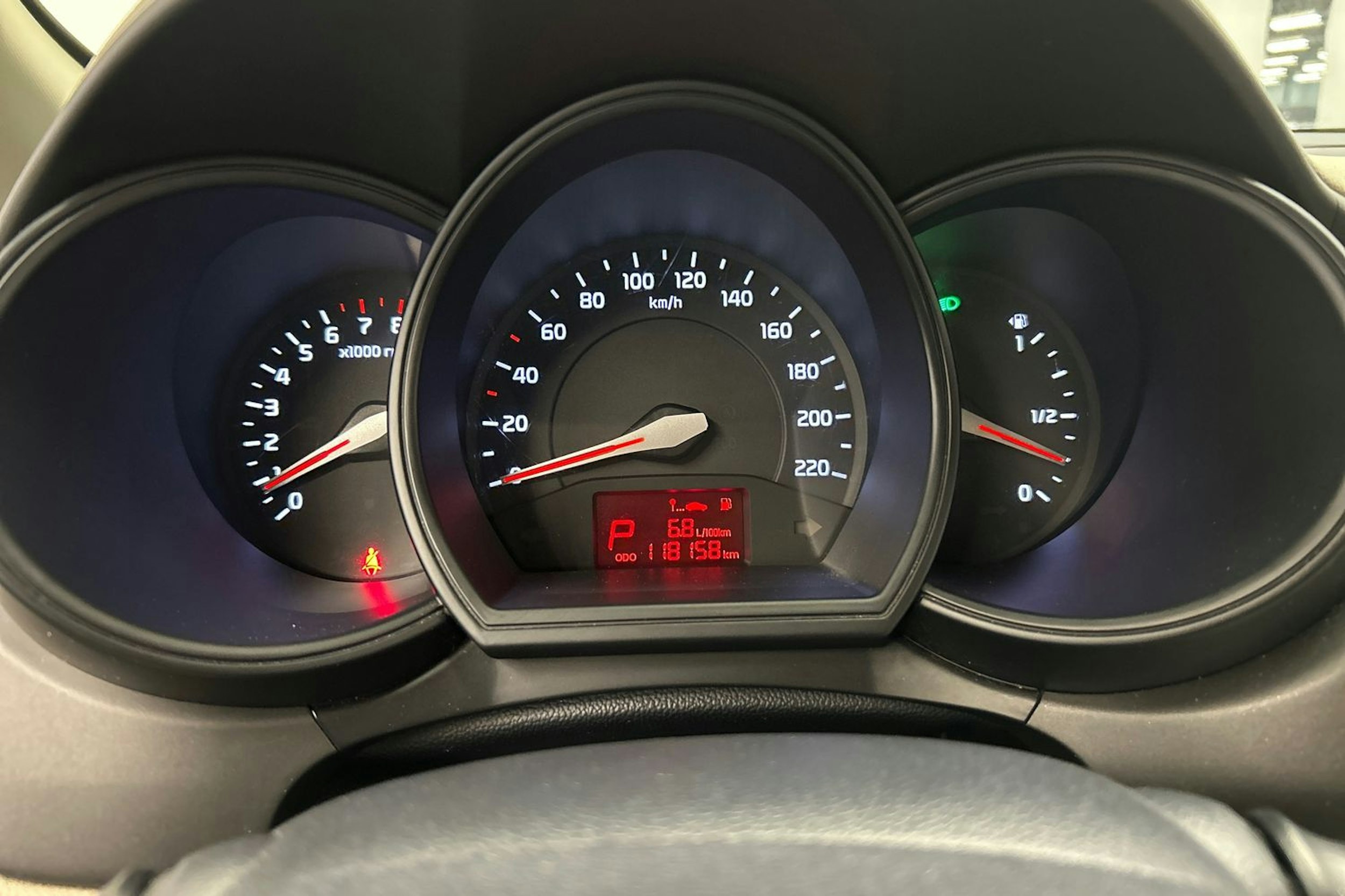 sininen Kia Rio 2013 kuva 18.