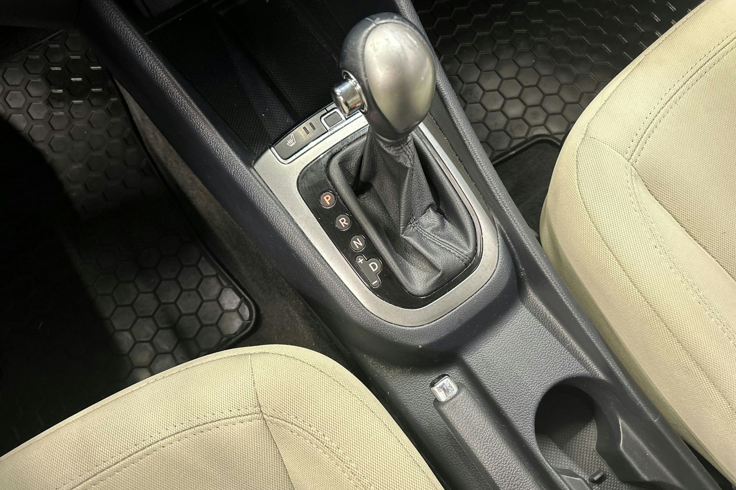 sininen Kia Rio 2013 kuva 23.