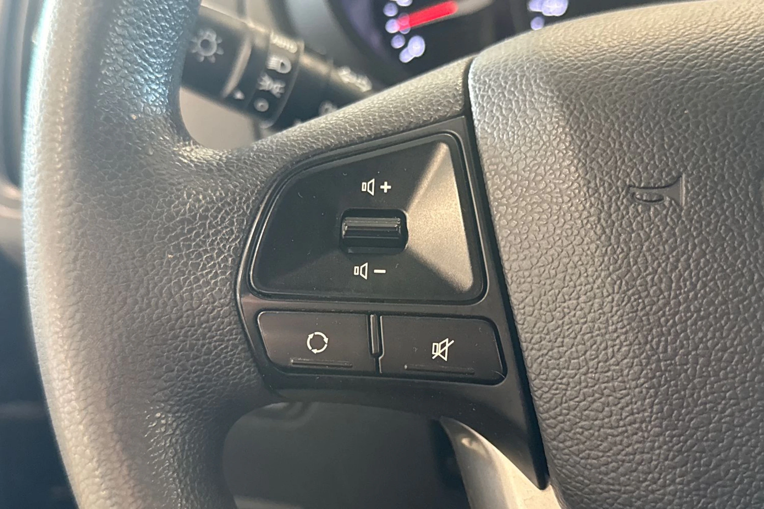 musta Kia Rio 2013 kuva 13.