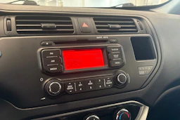 musta Kia Rio 2013 kuva 16.