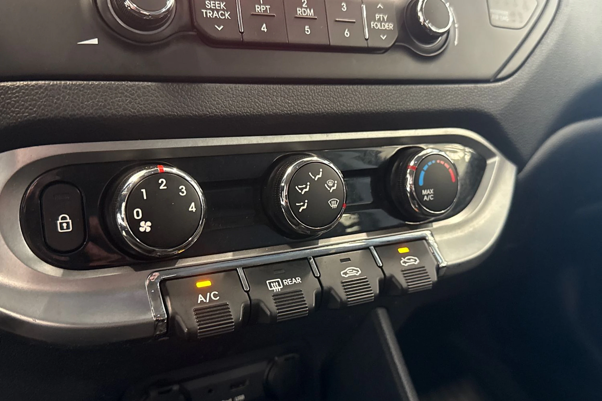 musta Kia Rio 2013 kuva 17.