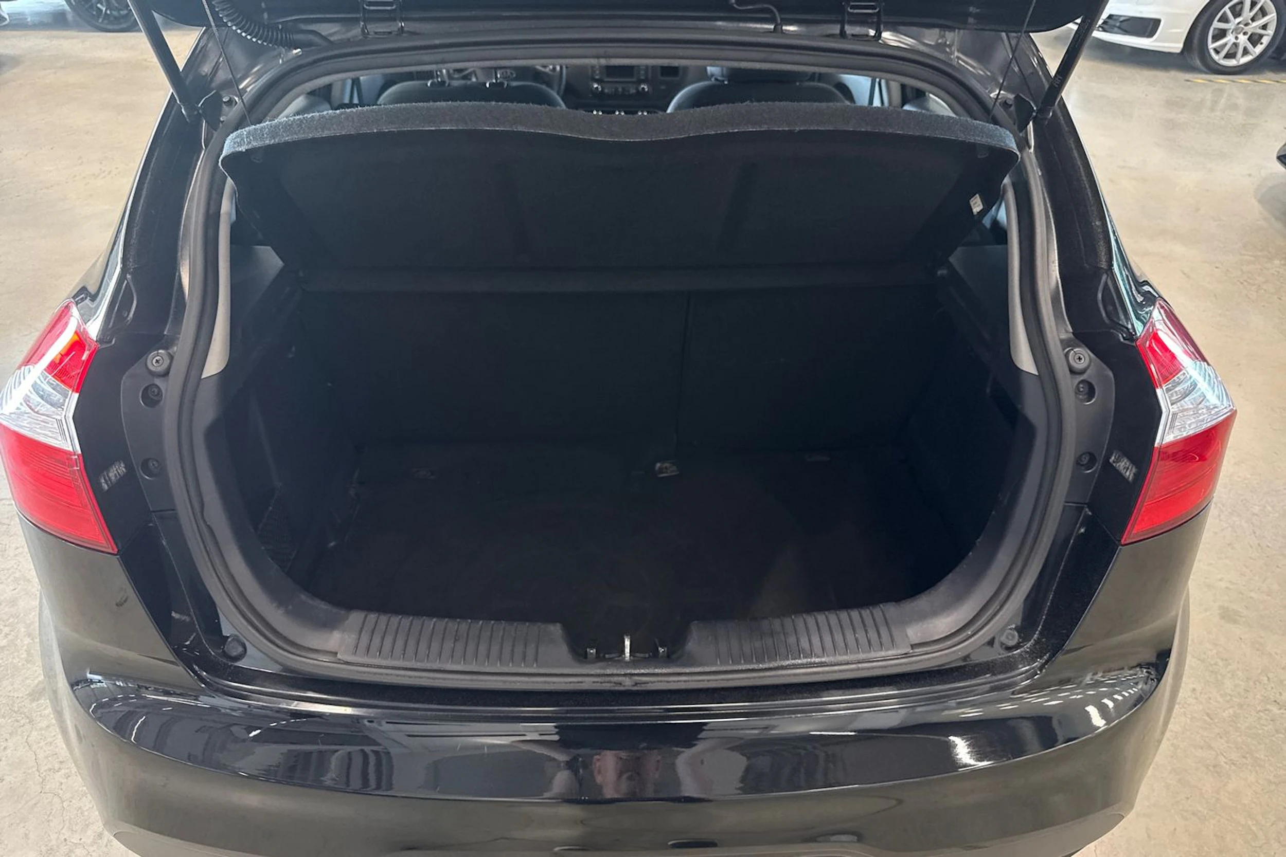 musta Kia Rio 2013 kuva 18.