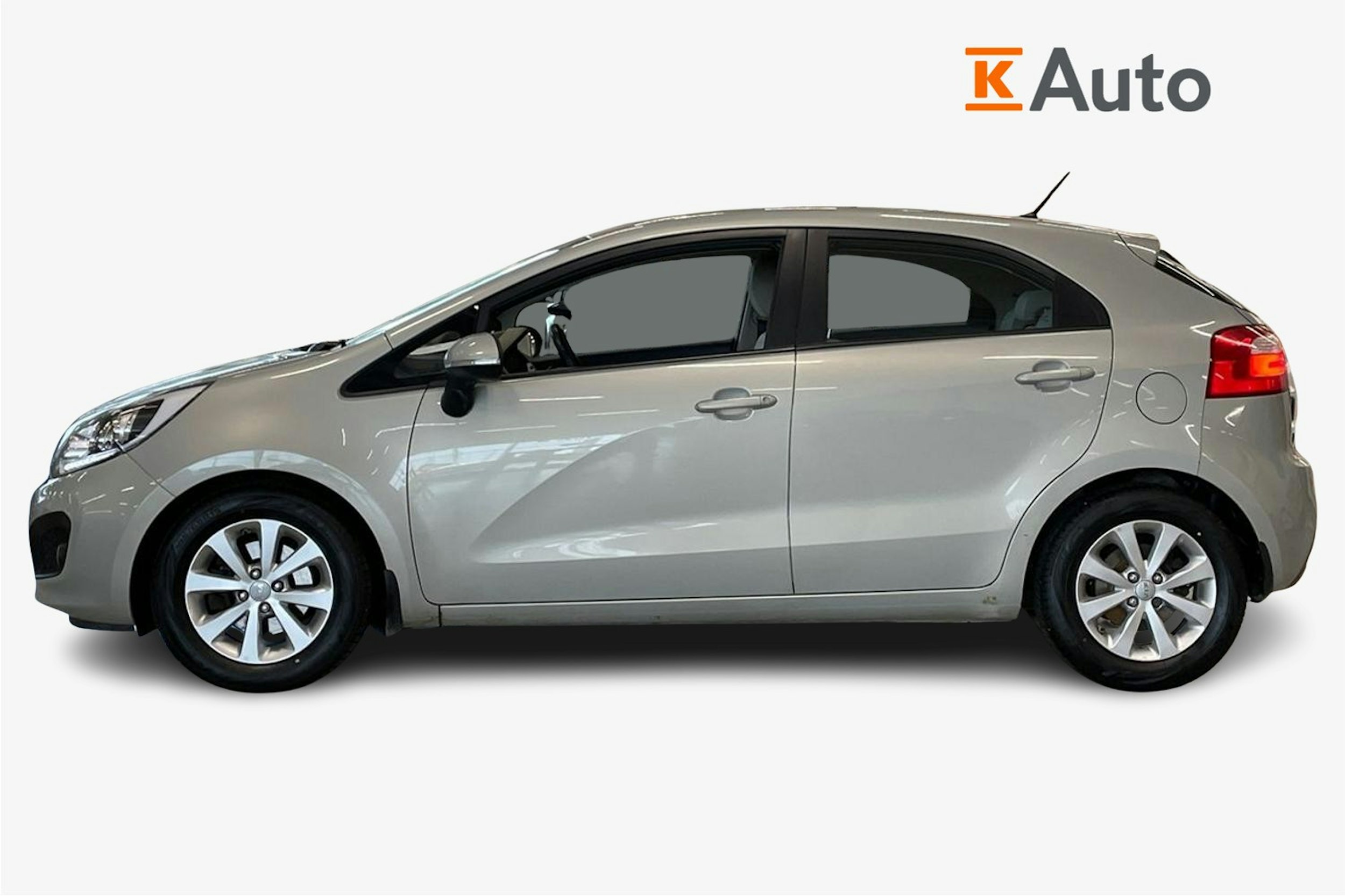 ruskea (beige) Kia Rio 2013 kuva 5.