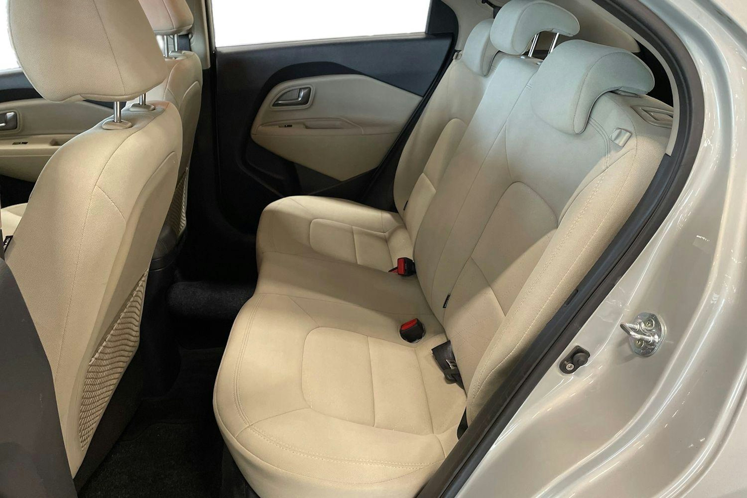 ruskea (beige) Kia Rio 2013 kuva 8.