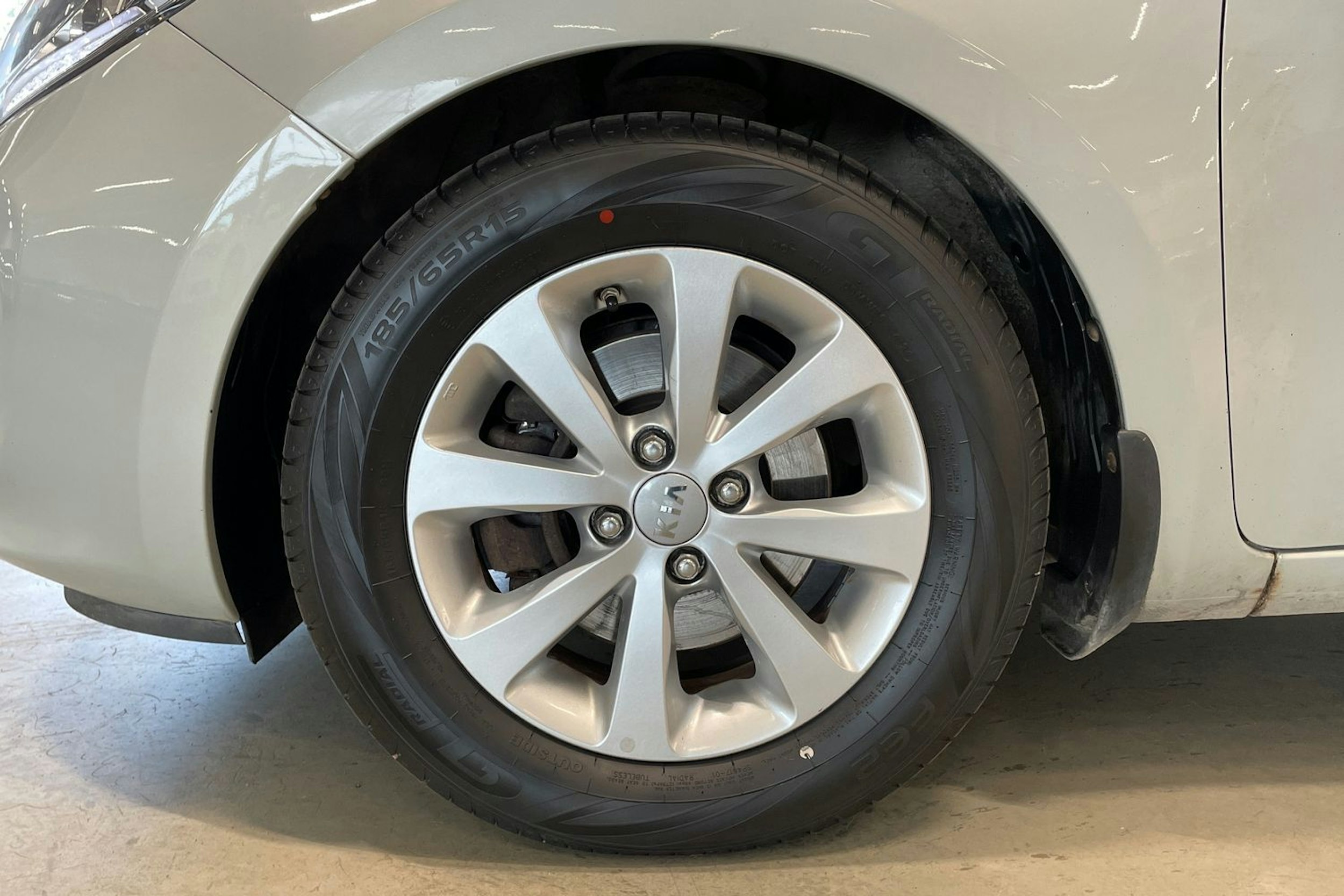 ruskea (beige) Kia Rio 2013 kuva 9.