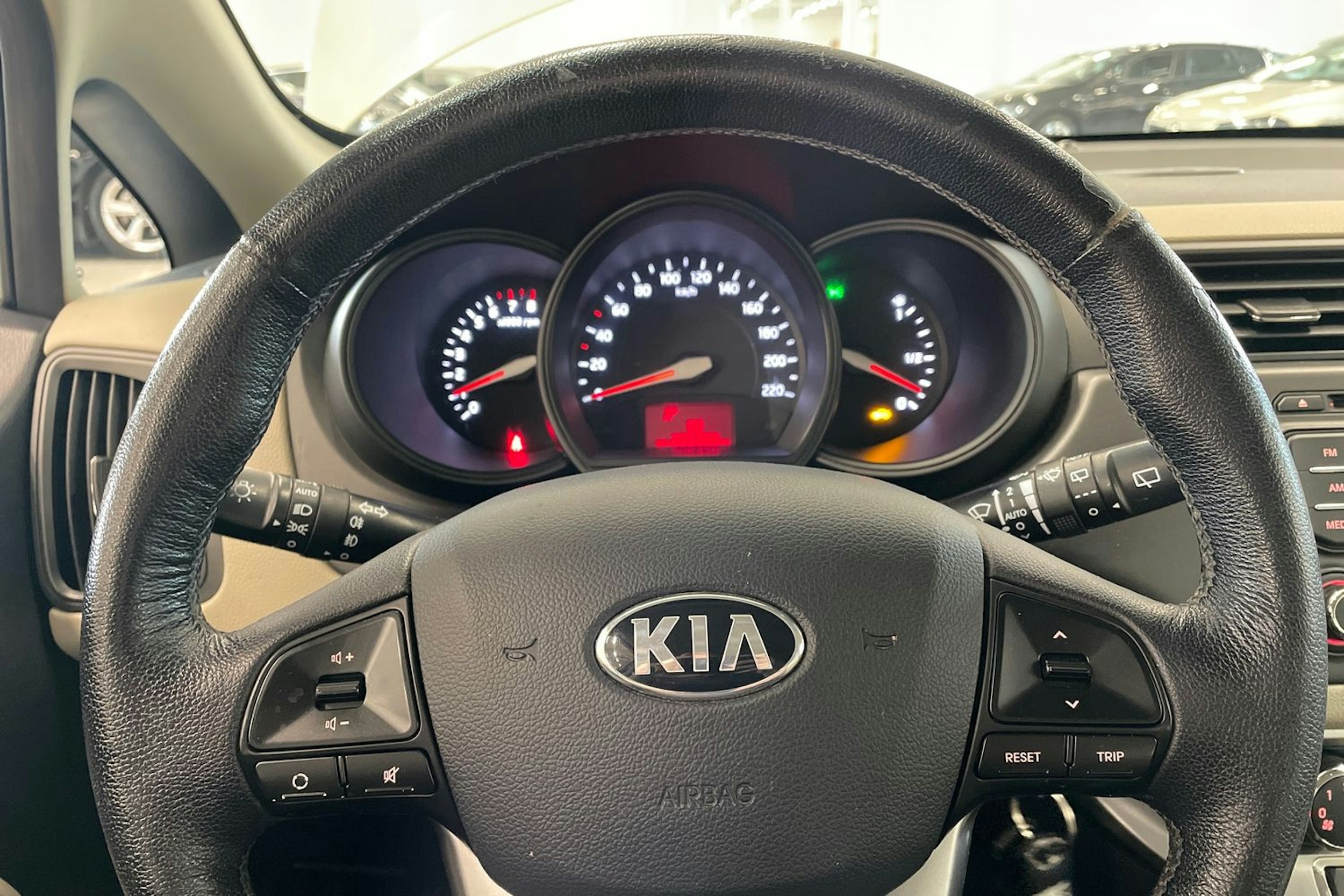 ruskea (beige) Kia Rio 2013 kuva 12.
