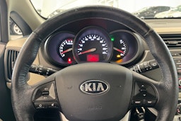 ruskea (beige) Kia Rio 2013 kuva 12.