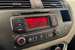 ruskea (beige) Kia Rio 2013 kuva 14.