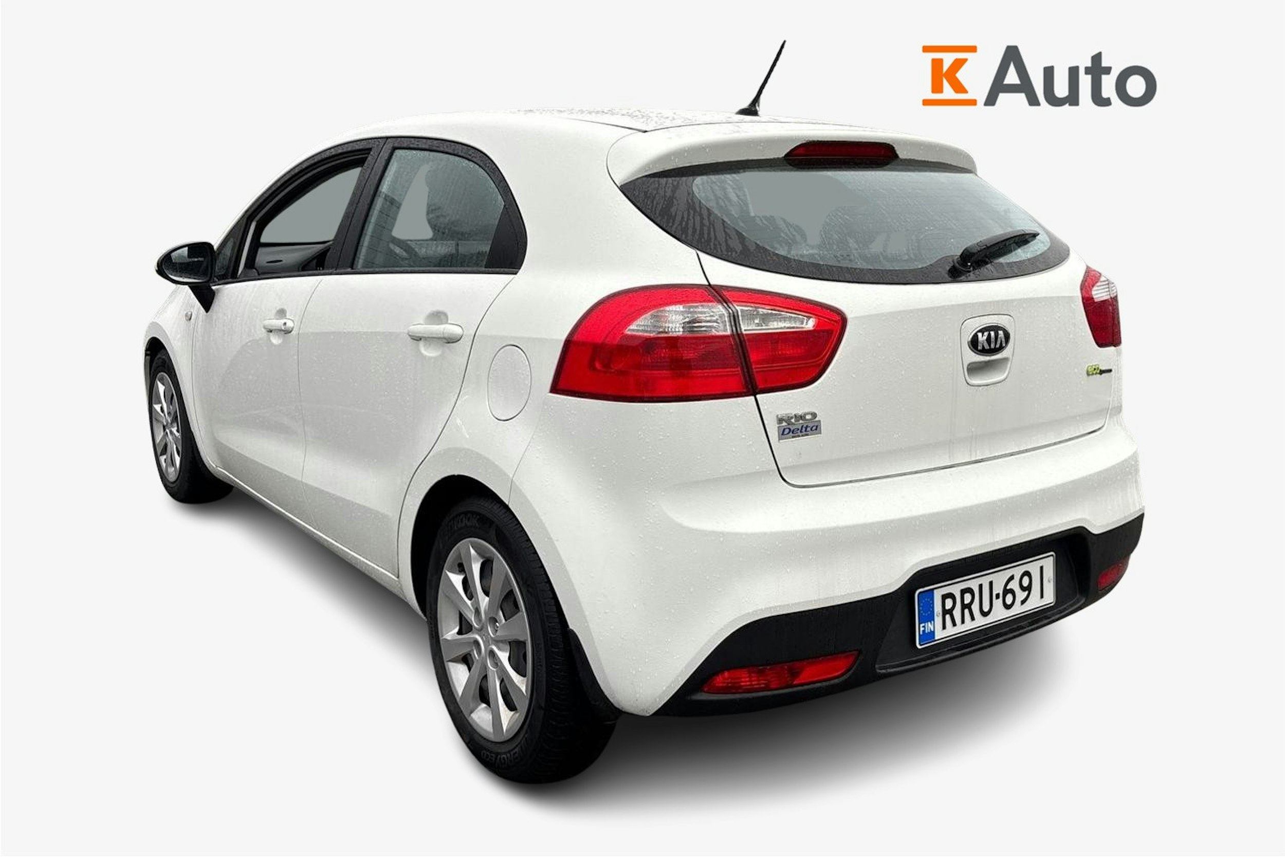 valkoinen Kia Rio 2013 kuva 2.