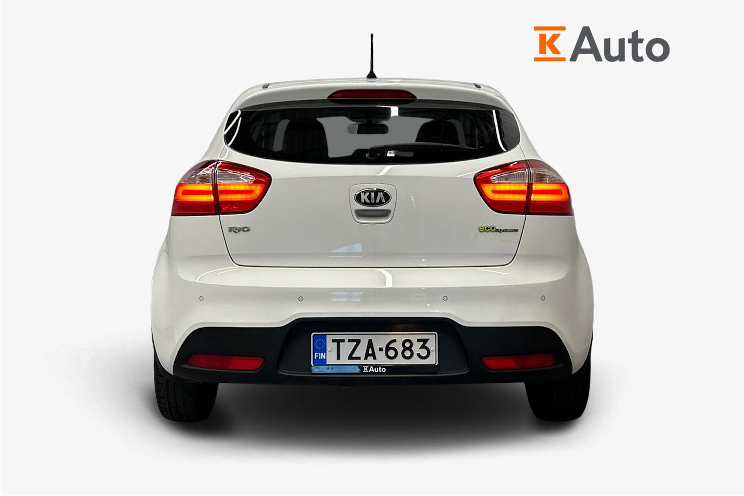valkoinen Kia Rio 2013 kuva 3.