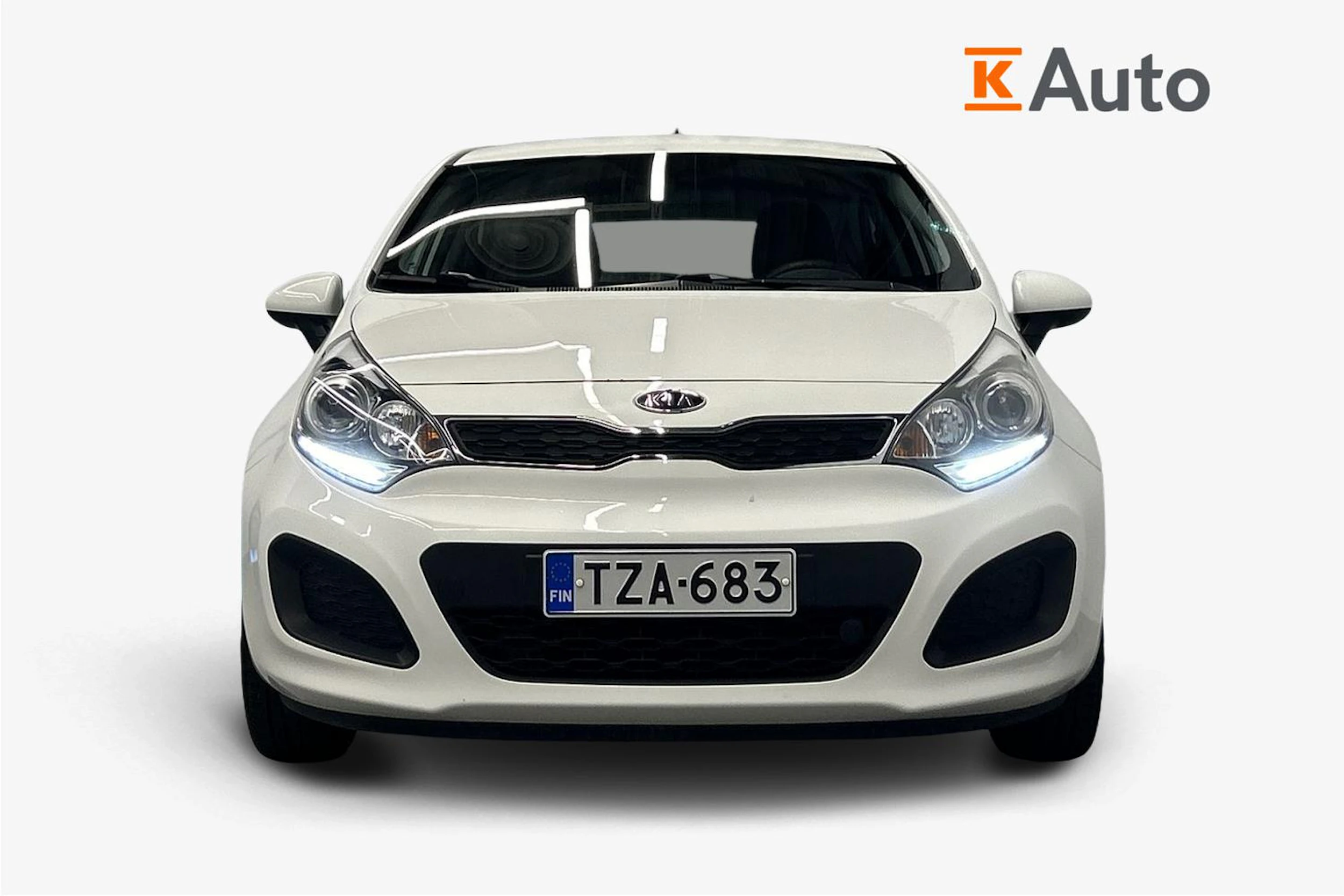 valkoinen Kia Rio 2013 kuva 4.