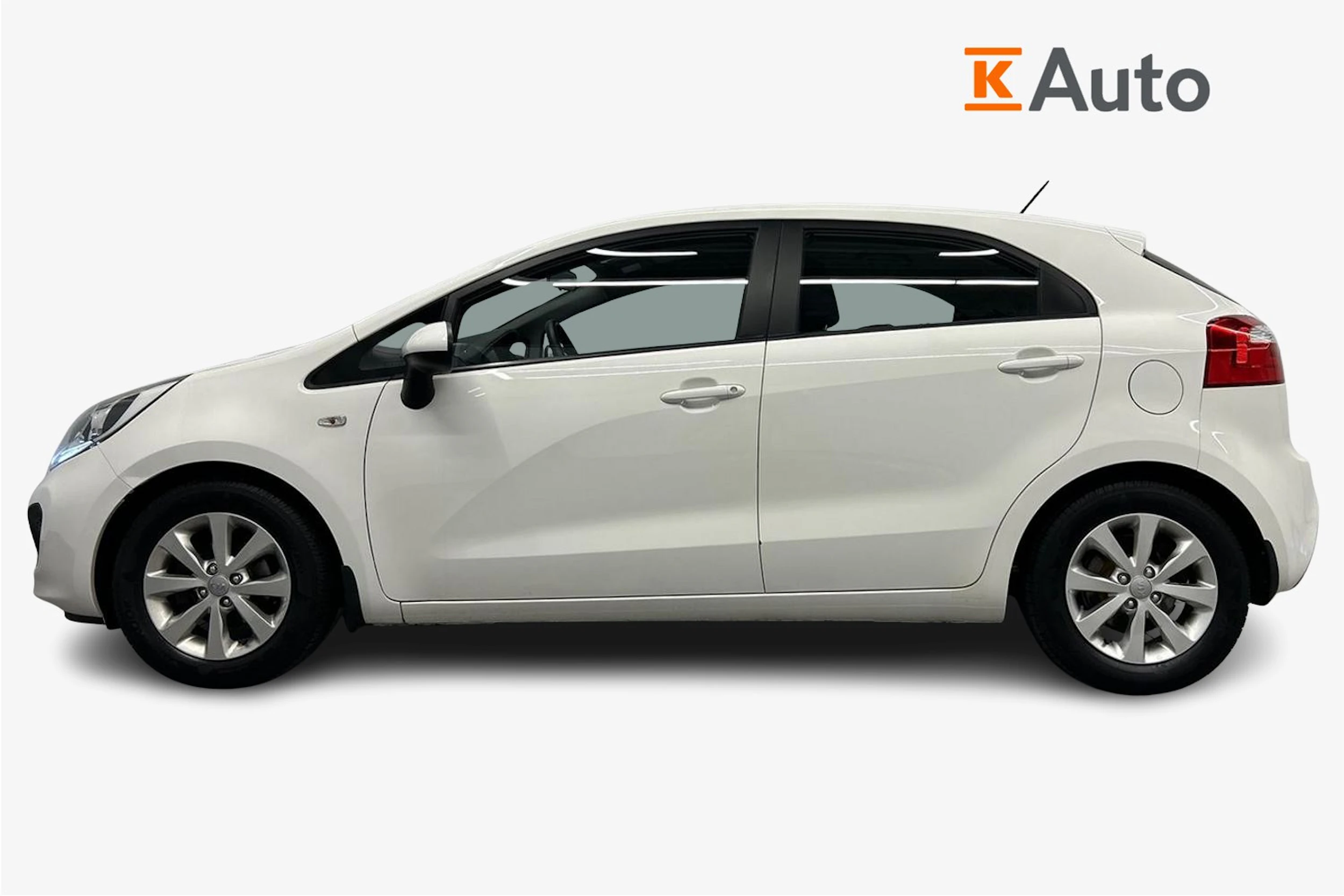 valkoinen Kia Rio 2013 kuva 5.
